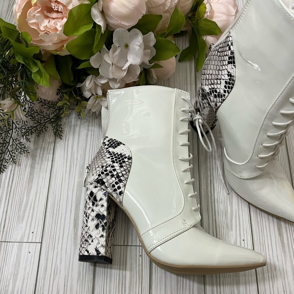 Women’s Shein White Tie-up Boots | Size: 5US Eur: 35 |